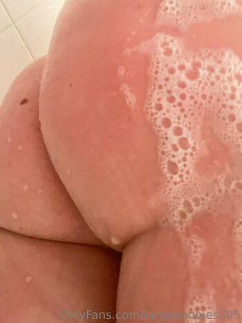 largeboobies305