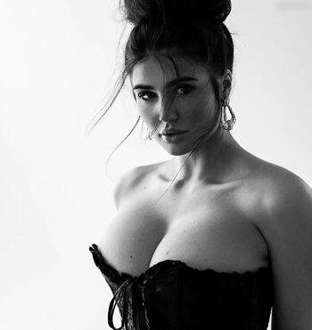 Laura Mania