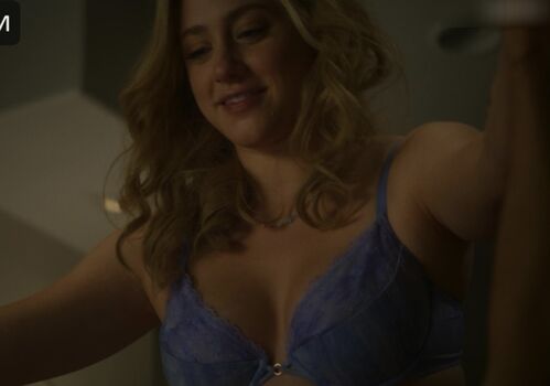 Lili Reinhart