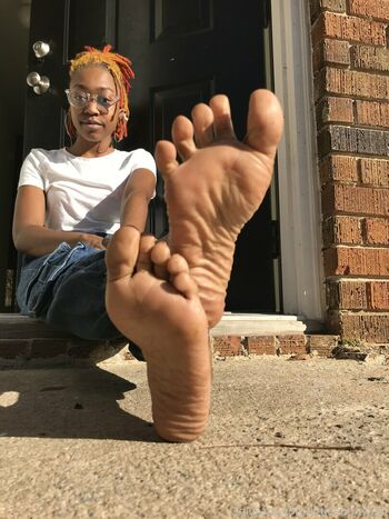 littleebonyfeet