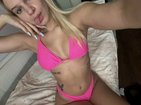 littletinyblonde