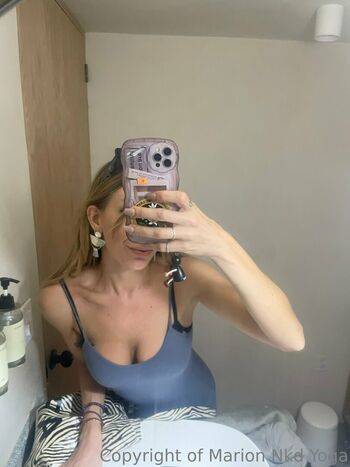 marionnakedyoga