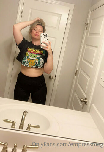 MegDressesUp