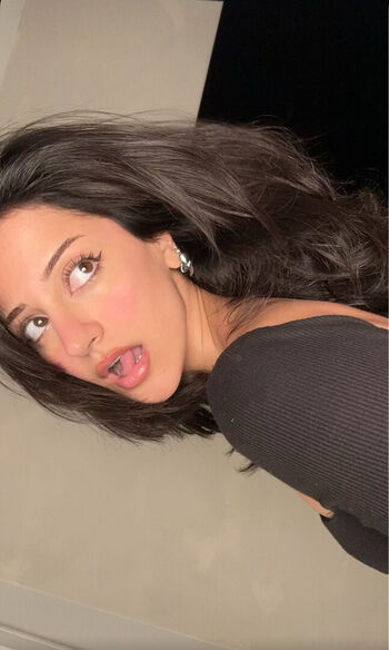 Melody Oz