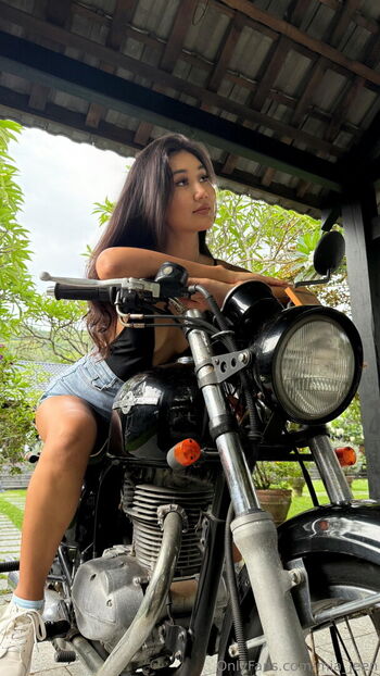 mia_jeen
