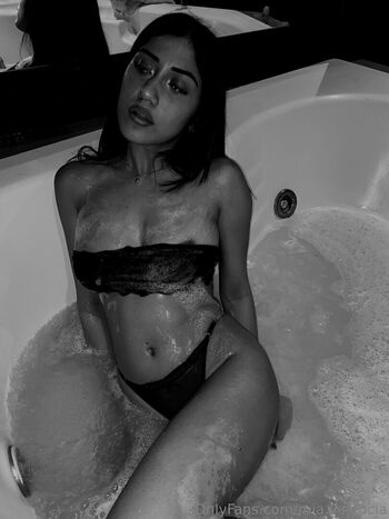 Mia Valencia