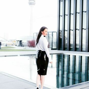 Miss Vanessa Pur