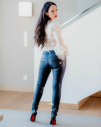 Miss Vanessa Pur