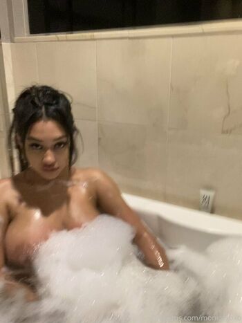 monicaxoxo