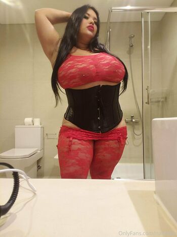 natyy_bbw