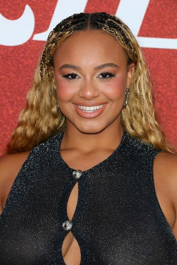 Nia Sioux