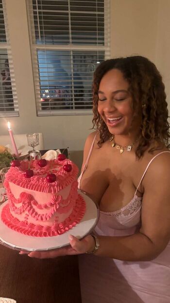 Nia Sioux