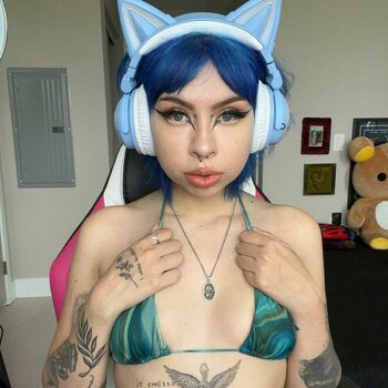 Nikki Carrreon