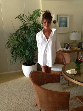 Nikki Cox
