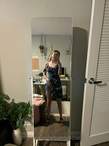 pantyhose_princess99