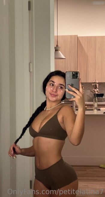 Petitelatinaaa