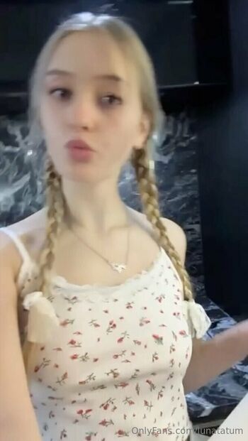 pinklunaxo