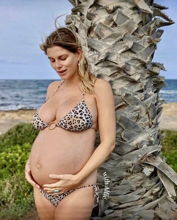 Pregnant Celebs