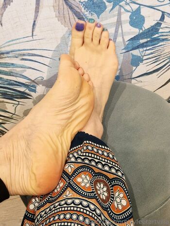 prettyfeetartvilla