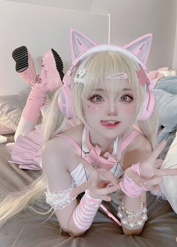 SeeU Cosplay