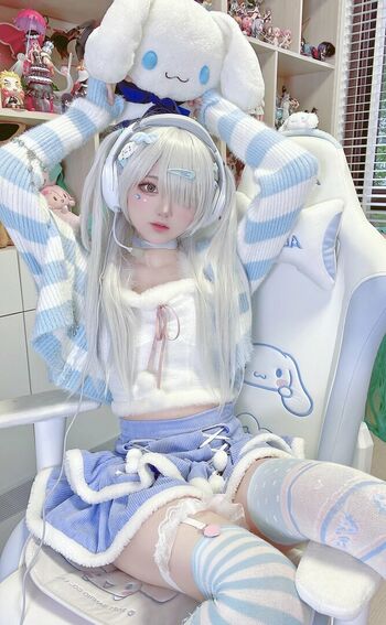 SeeU Cosplay