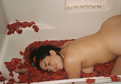 Selenaxoxoxo Marian