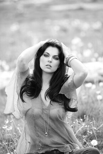 Serinda Swan