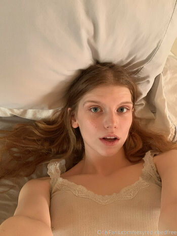 sexyredinbedfree