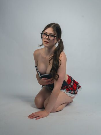 Shayna Loren