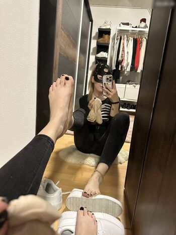 SocksFeet_Mistress_Nina