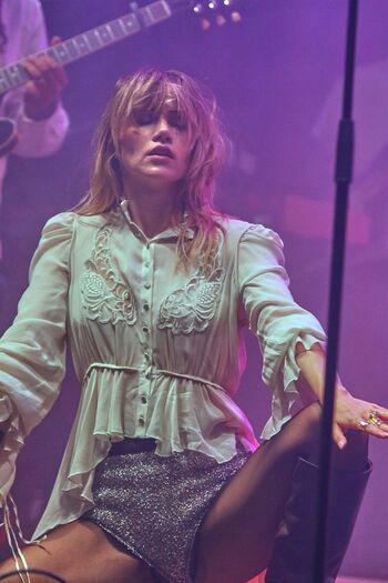 Suki Waterhouse