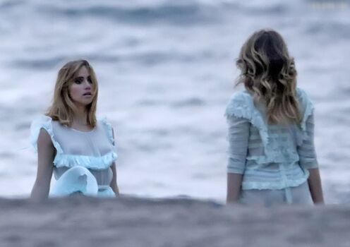 Suki Waterhouse