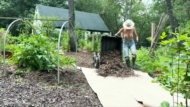 The Naked Gardener