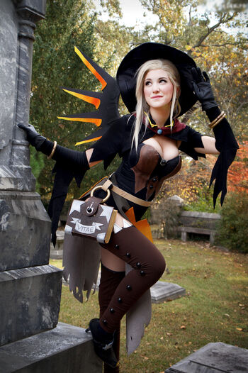 Tina Kinz Cosplay