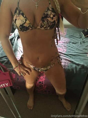 ukhotwifecouple