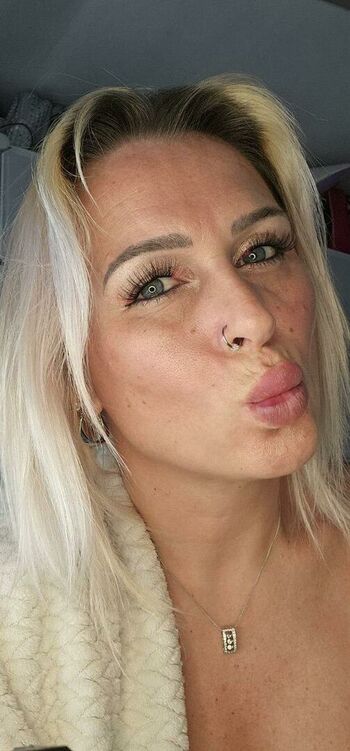 ukhotwifecouple