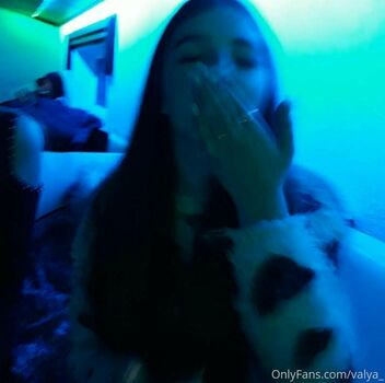 valya_