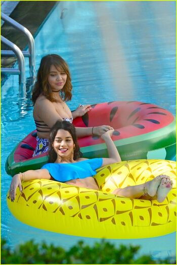 Vanessa Hudgens Sister