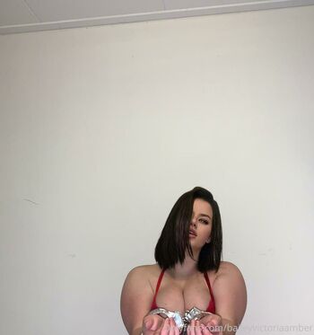 victoria_kellyy