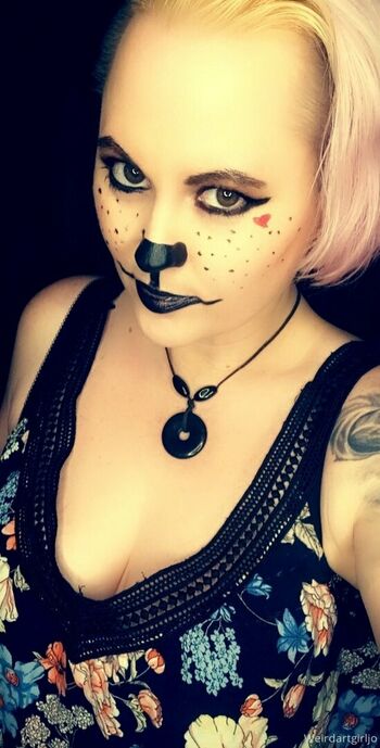 weirdartgirljo
