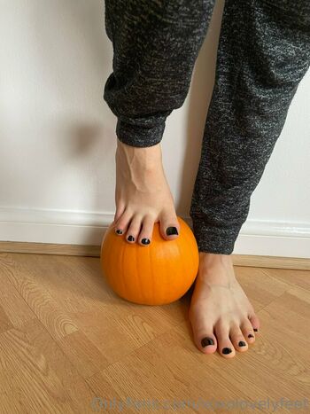 xoxolovelyfeet