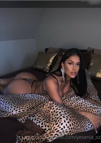 Yesenia Oz