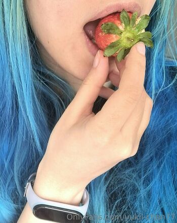 yourbluehairedwaifu