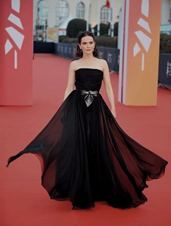 Zoey Deutch
